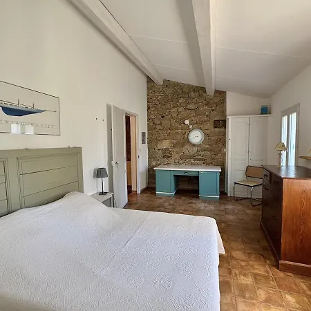 T3 Chez L'apiculteur, Piscine, Parking, Petanque Apartment *